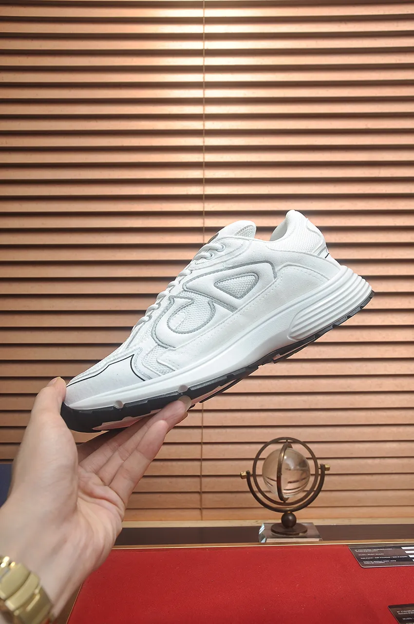 Men's men's shoes 💰: 500💶 (top original order) Brand: Dior (Dior) Standard code: Men's code 38-44 (45 customized) Grade: Same as the official website Material: Top original cowhide spliced ​​together Original wear-resistant and lightweight outsole Style category: Fashionable casual shoes Distinguished luxury brand elements top luxury Color: Actual picture color
